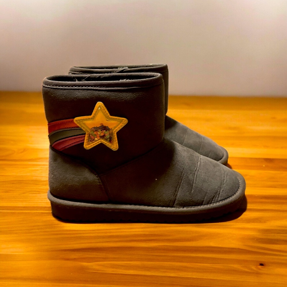 Children’s Place kid boots size 11 gray